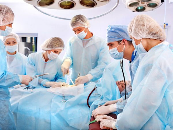 A group of doctors in the operating room.